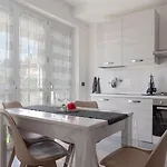 Lore Sole Apartment *